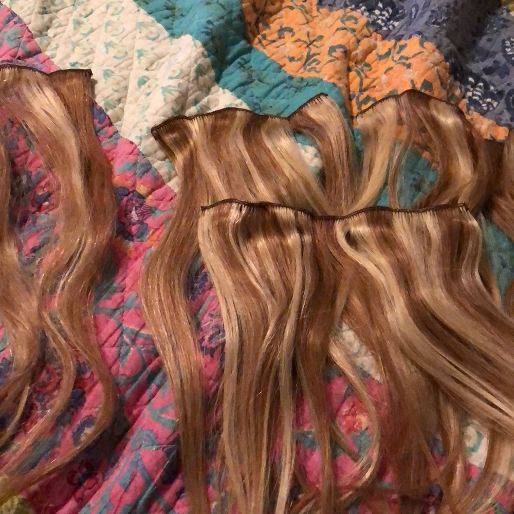 Blonde Clip-In Hair Extensions - Natural Highlighted Blonde